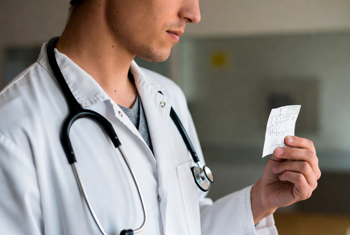 بررسی ویژگیهای ضدحساسیت در اسکرابهای سینوهه